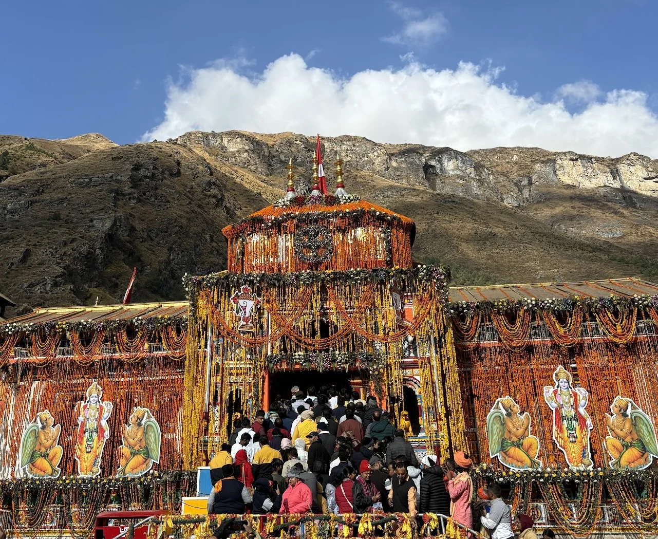Badrinath Temple, sacred abode of Lord Vishnu on the banks of the Alaknanda river