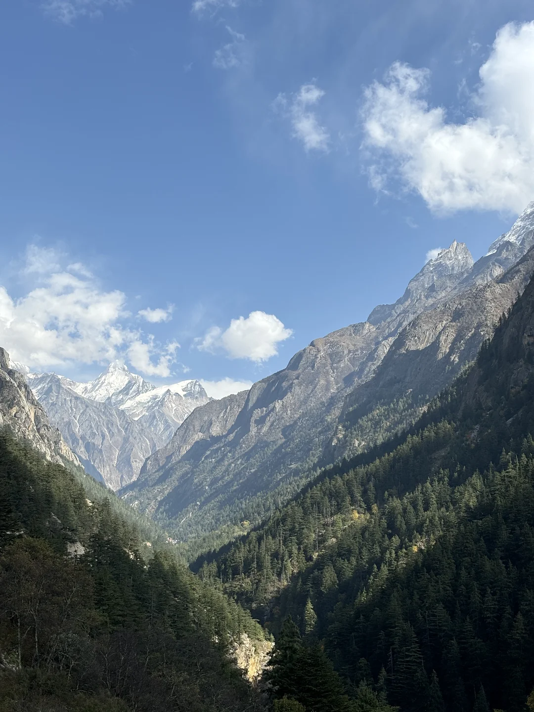 Route to Gangotri Temple in Uttarakhand