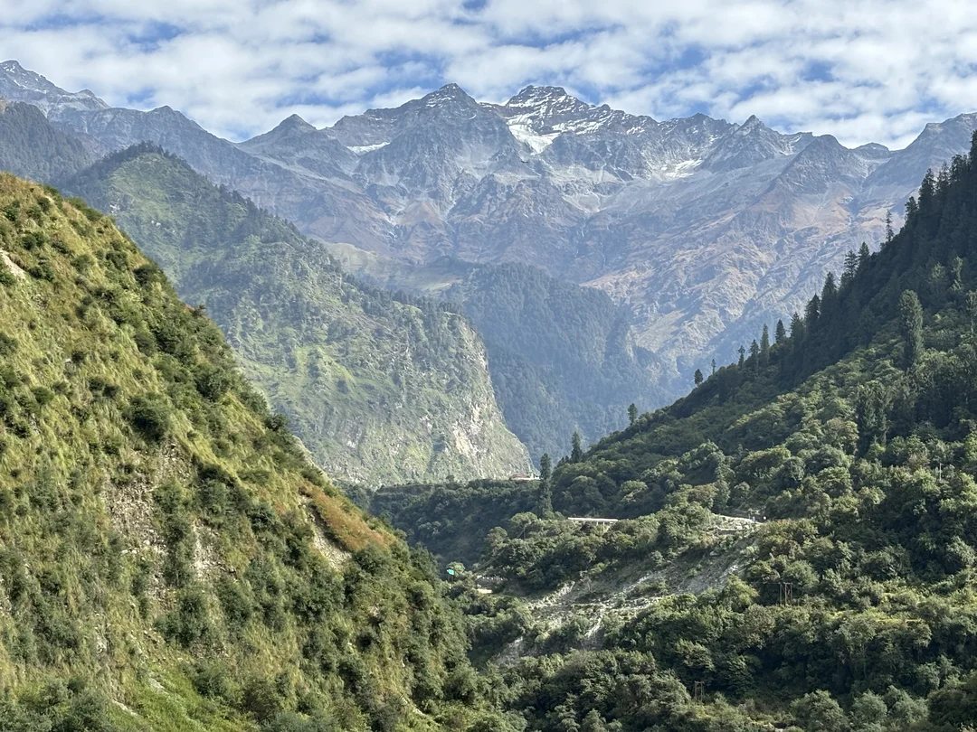 Mountain trail en route to Yamunotri